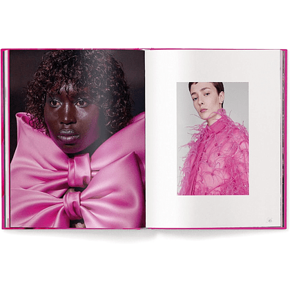 Книга на английском языке "The Pink Book. Fashion, Styles & Stories", Christiansen H. - 9