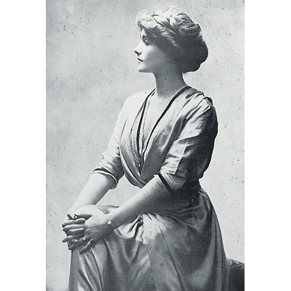 Книга "CHANEL.История модного дома", Бакстер-Райт Э. - 6