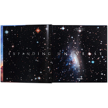 Книга на английском языке "Expanding Universe. The Hubble Space Telescope", Charles F. Bolden
