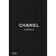 Книга на английском языке "Chanel Catwalk : The Complete Collections"