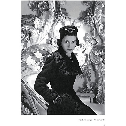 Книга на английском языке "50 Fashion Designers You Should Know", Simone Werle - 10