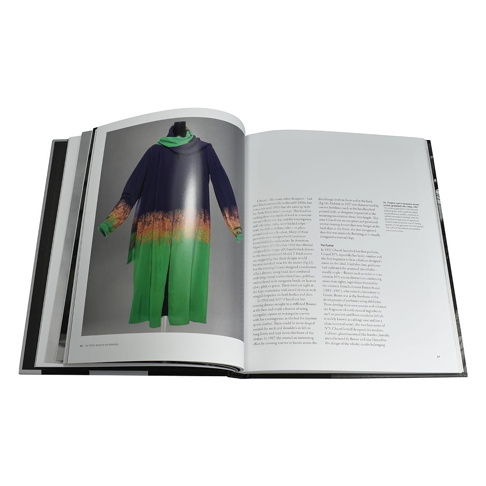 Книга на английском языке "Gabrielle Chanel. 60 Years of Fashion" - 17