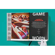 Книга на английском языке "Sneaker Freaker. World's Greatest Sneaker Collectors", Simon Wood