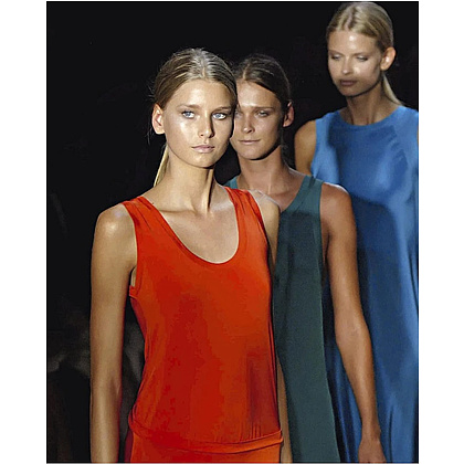 Книга на английском языке "50 Fashion Designers You Should Know", Simone Werle - 2