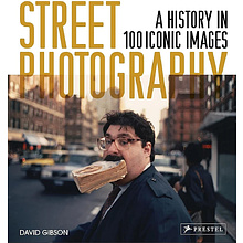 Книга на английском языке "Street Photography. A History in 100 Iconic Photographs"