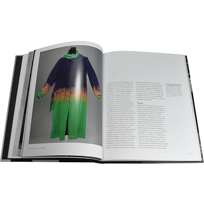 Книга на английском языке "Gabrielle Chanel. 60 Years of Fashion" - 17