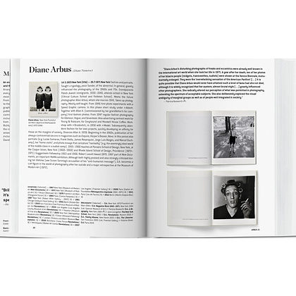 Книга на английском языке "Photographers A-Z", Hans-Michael Koetzle - 2