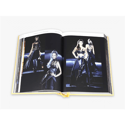 Книга на английском языке "Versace Catwalk" - 4