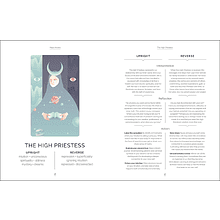 Книга на английском языке "Tarot", Tina Gong