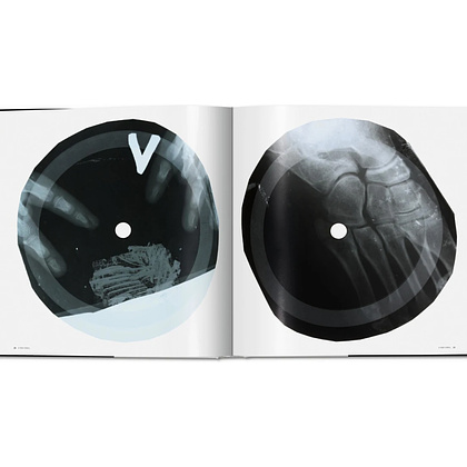 Книга на английском языке "Extraordinary Records" - 2