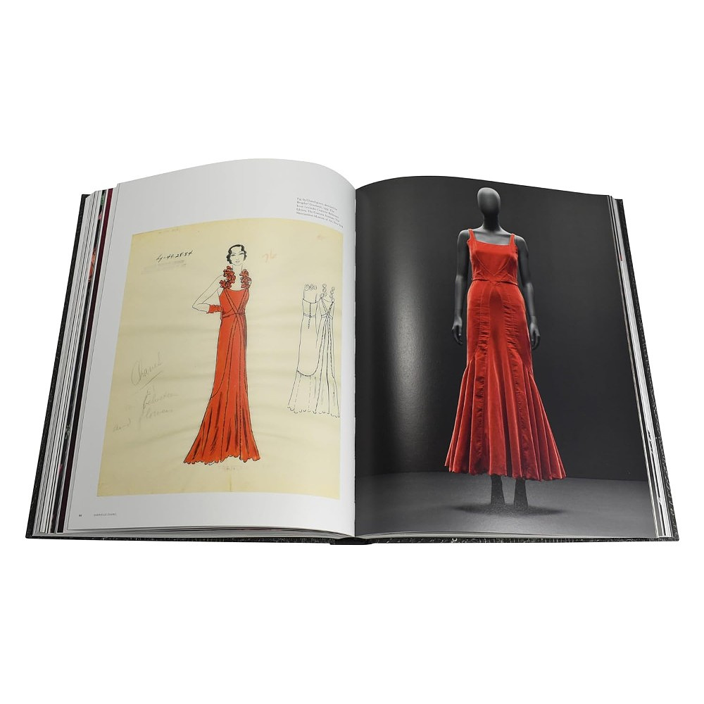 Книга на английском языке "Gabrielle Chanel. 60 Years of Fashion" - 7