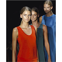 Книга на английском языке "50 Fashion Designers You Should Know", Simone Werle