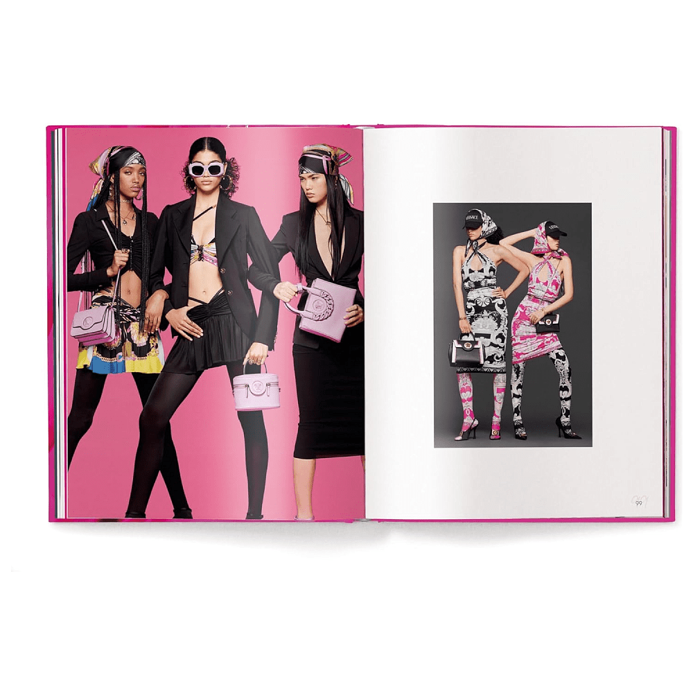 Книга на английском языке "The Pink Book. Fashion, Styles & Stories", Christiansen H. - 7