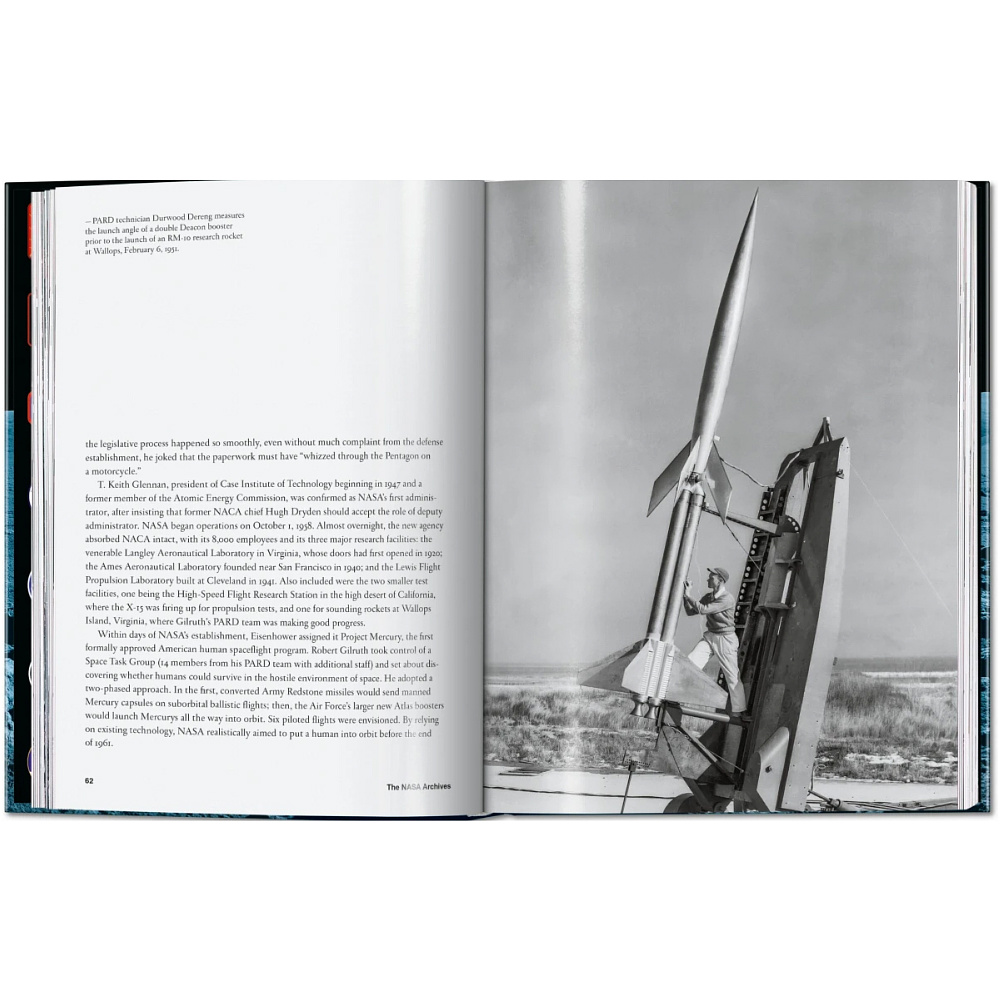 Книга на английском языке "The NASA Archives", Piers Bizony, Andrew Chaikin, Roger Launius - 2